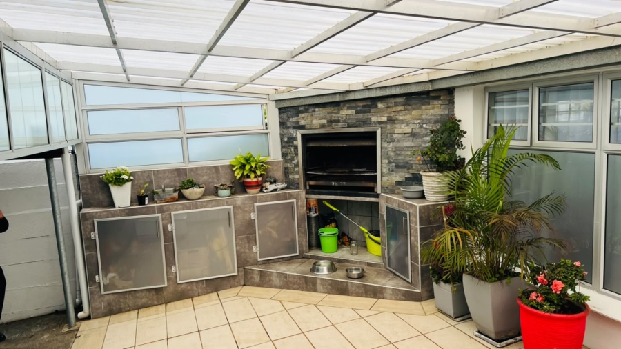 5 Bedroom Property for Sale in Greenfields Eastern Cape